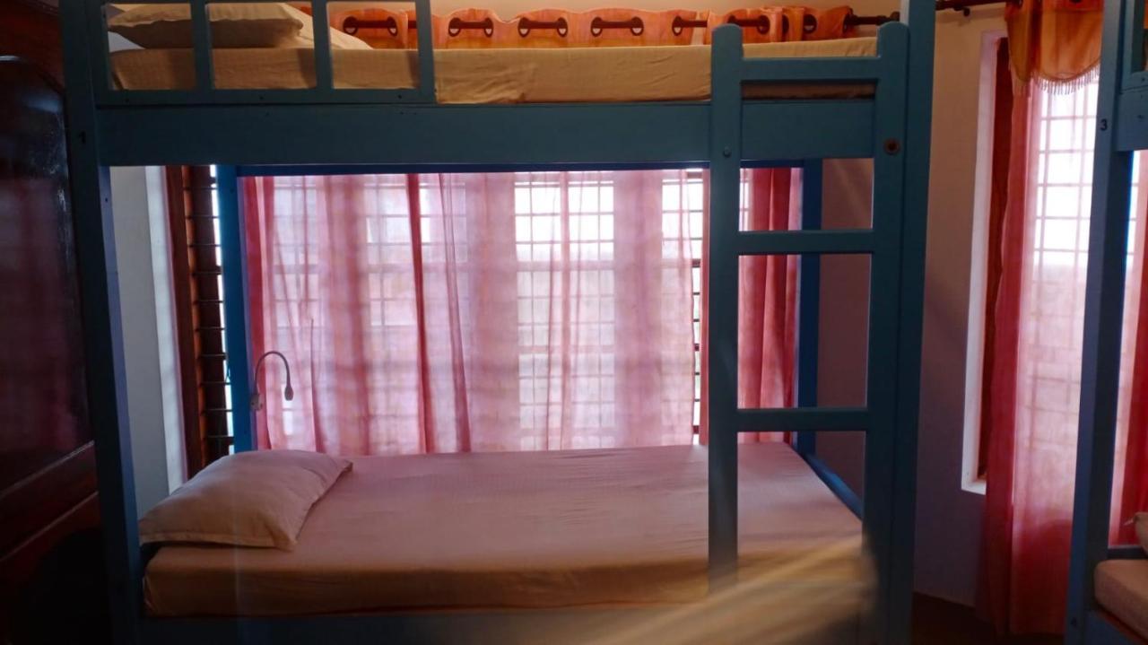 Hotel Surf N Sea Thiruvananthapuram Esterno foto